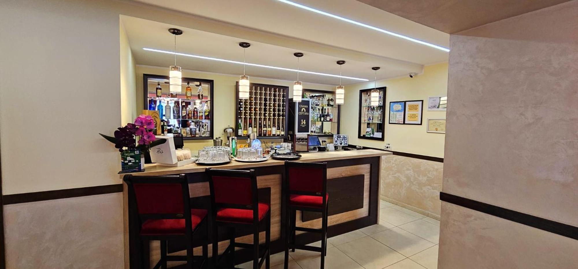 Pensiune Restaurant Pizzerie 2 Pauni Borşa Buitenkant foto